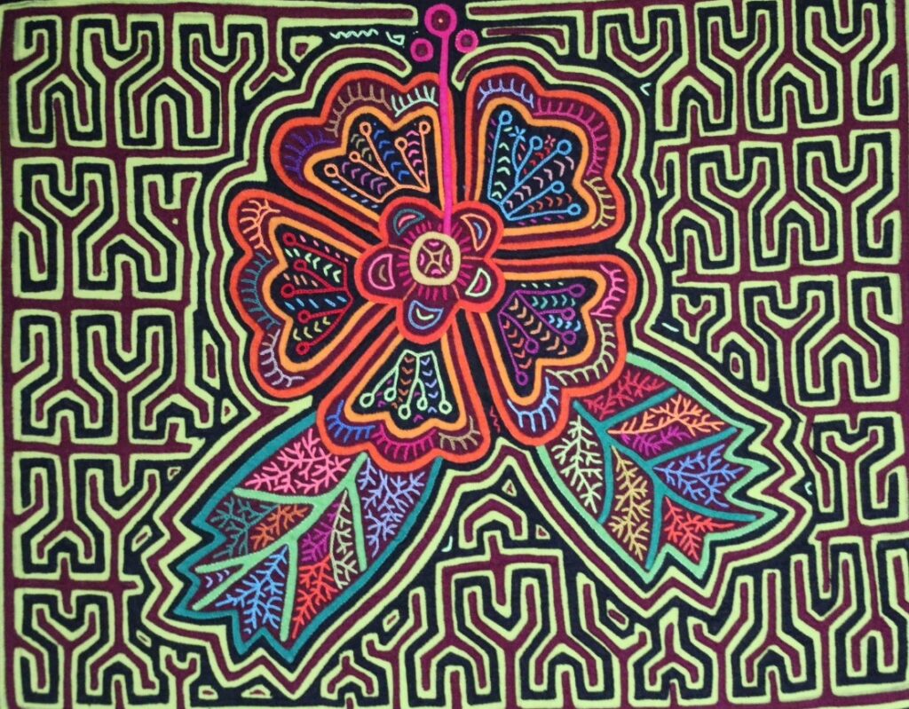 High definition Mola labyrinth pattern
